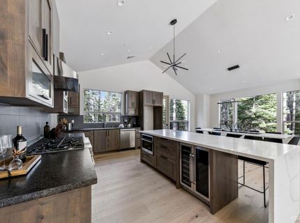 581 Cochise Circle, South Lake Tahoe, CA 96150 Photo