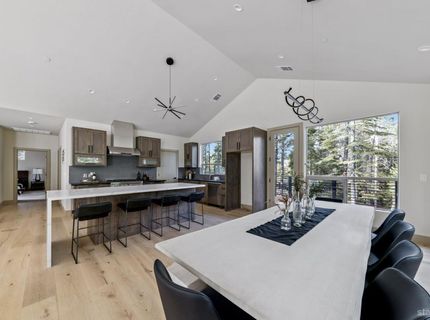 581 Cochise Circle, South Lake Tahoe, CA 96150 Photo