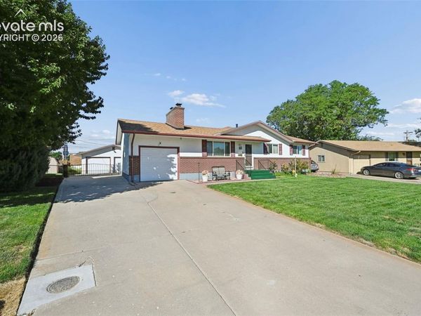61 Radcliff Lane, Pueblo, CO 81005