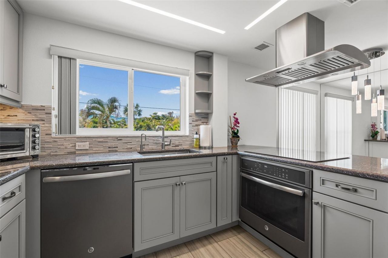 3701 5th Avenue, Unit 1, Holmes Beach, FL 34217 Photo