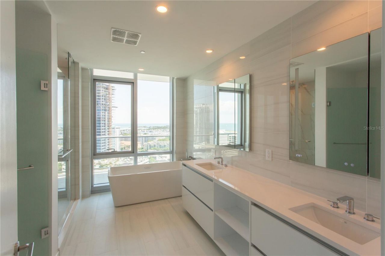 400 Central Avenue, Unit 2001, Saint Petersburg, FL 33701 Photo