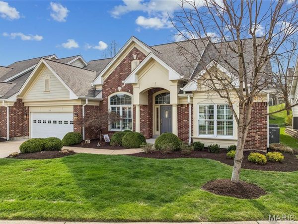 61 Picardy Hill Drive, Chesterfield, MO 63017
