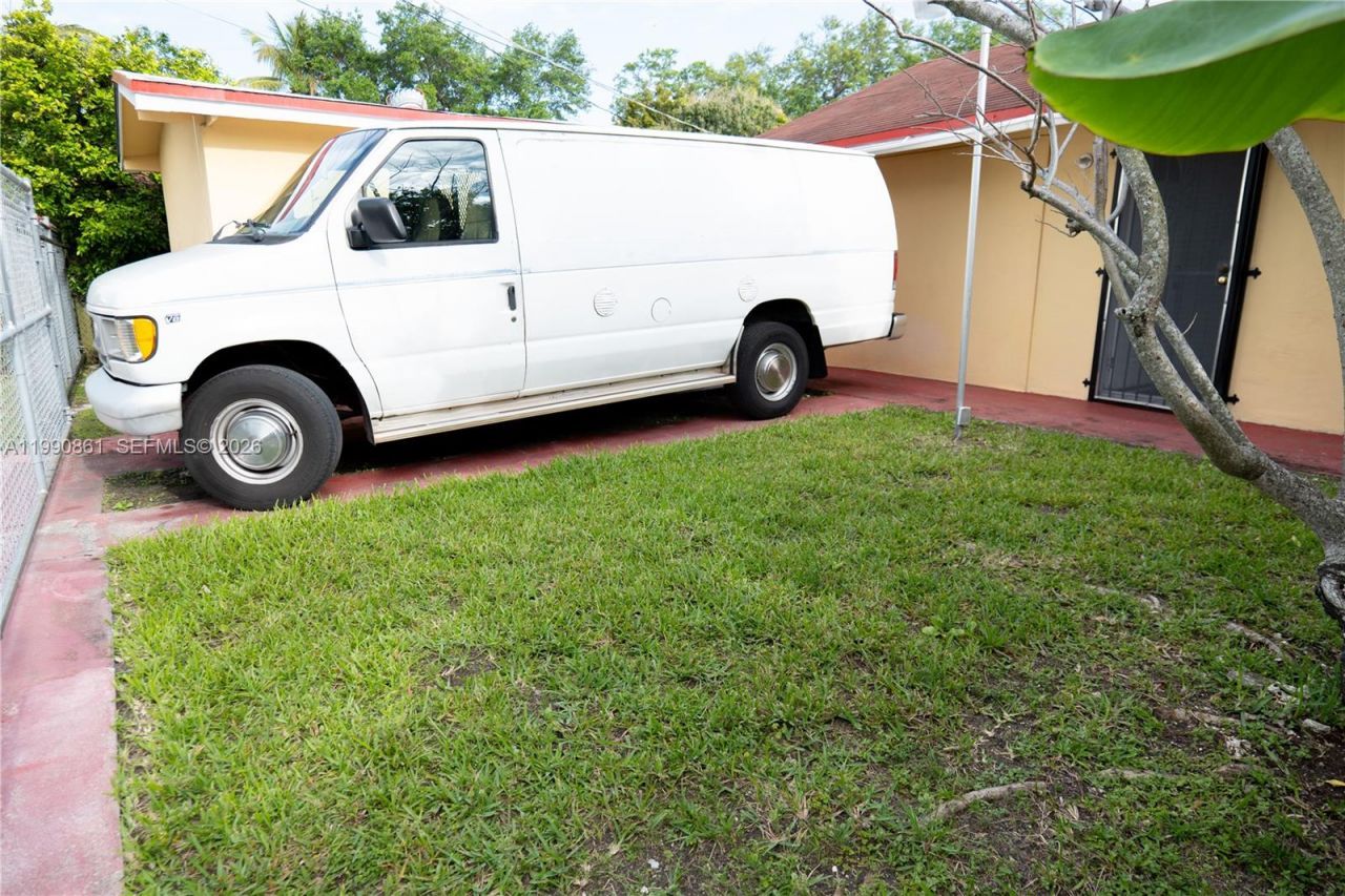 2323 SW 17th Ter, Miami, FL 33145 Photo