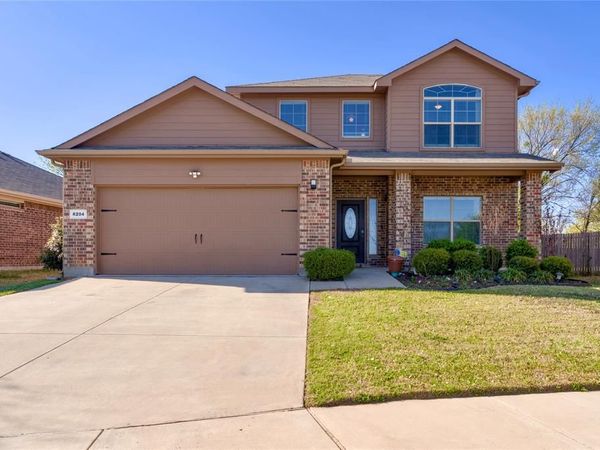 8204 Windsor Forest Drive, Fort Worth, TX 76120