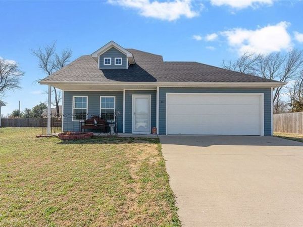 303 Fieldstone Circle, Gravette, AR 72736