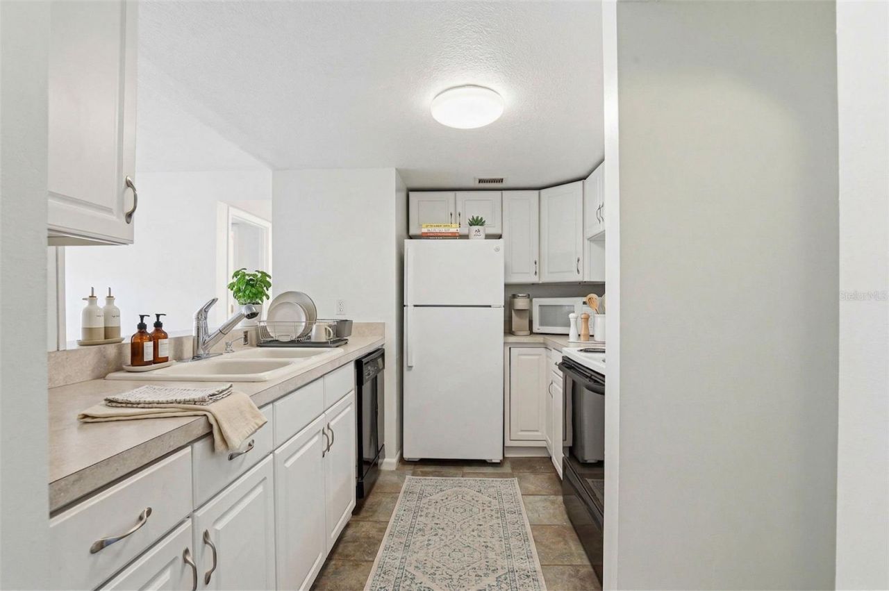 776 100th Avenue N, Unit 104, Saint Petersburg, FL 33702 Photo