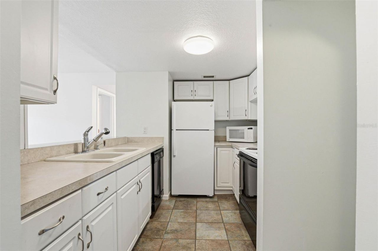 776 100th Avenue N, Unit 104, Saint Petersburg, FL 33702 Photo