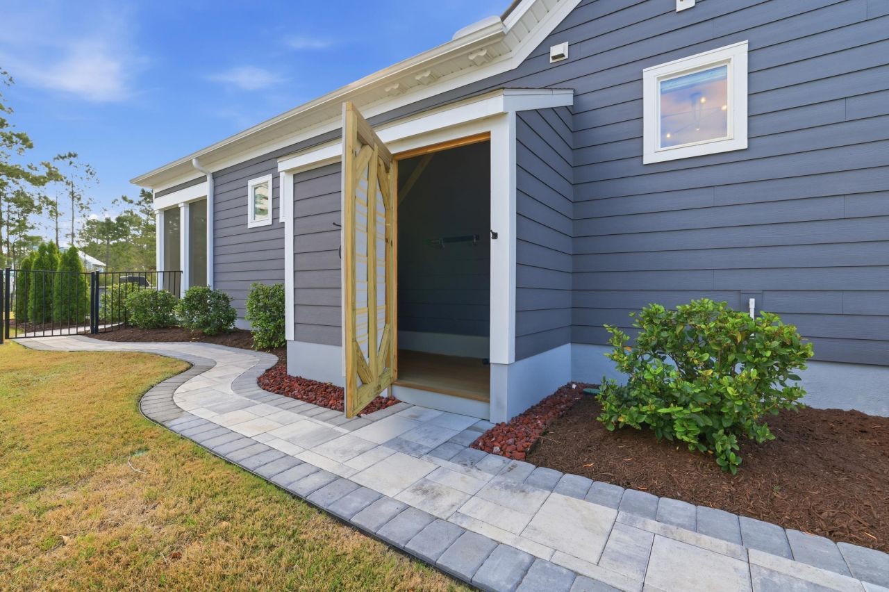 211 Black Water Dr. Photo 43