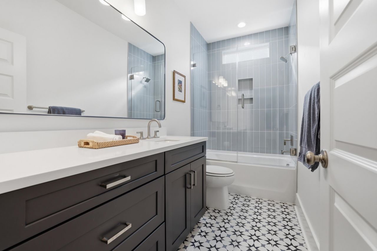 211 Black Water Dr. Photo 7