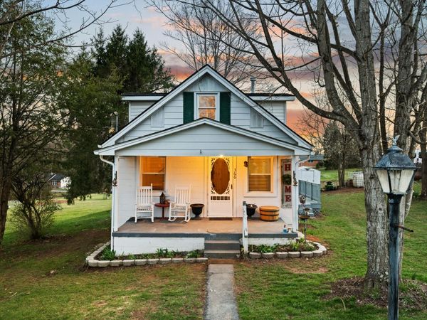 366 Montvue Dr, Lewisburg, WV 24901