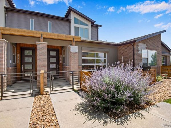 19570 E Sunset Circle, Aurora, CO 80015