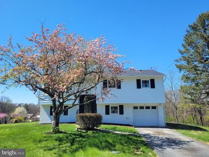 490 SUE DRIVE Hummelstown, PA 17036