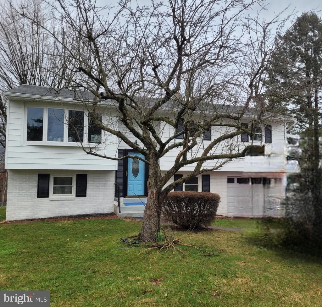 490 SUE DRIVE, HUMMELSTOWN, PA 17036