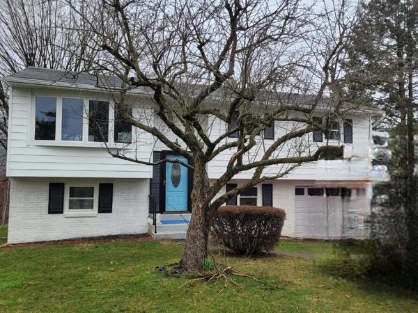 490 SUE DRIVE, HUMMELSTOWN, PA 17036