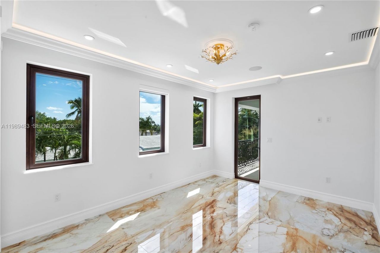 919 92nd St, Surfside, FL 33154 Photo