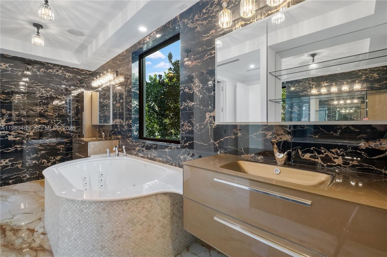 919 92nd St, Surfside, FL 33154 Photo