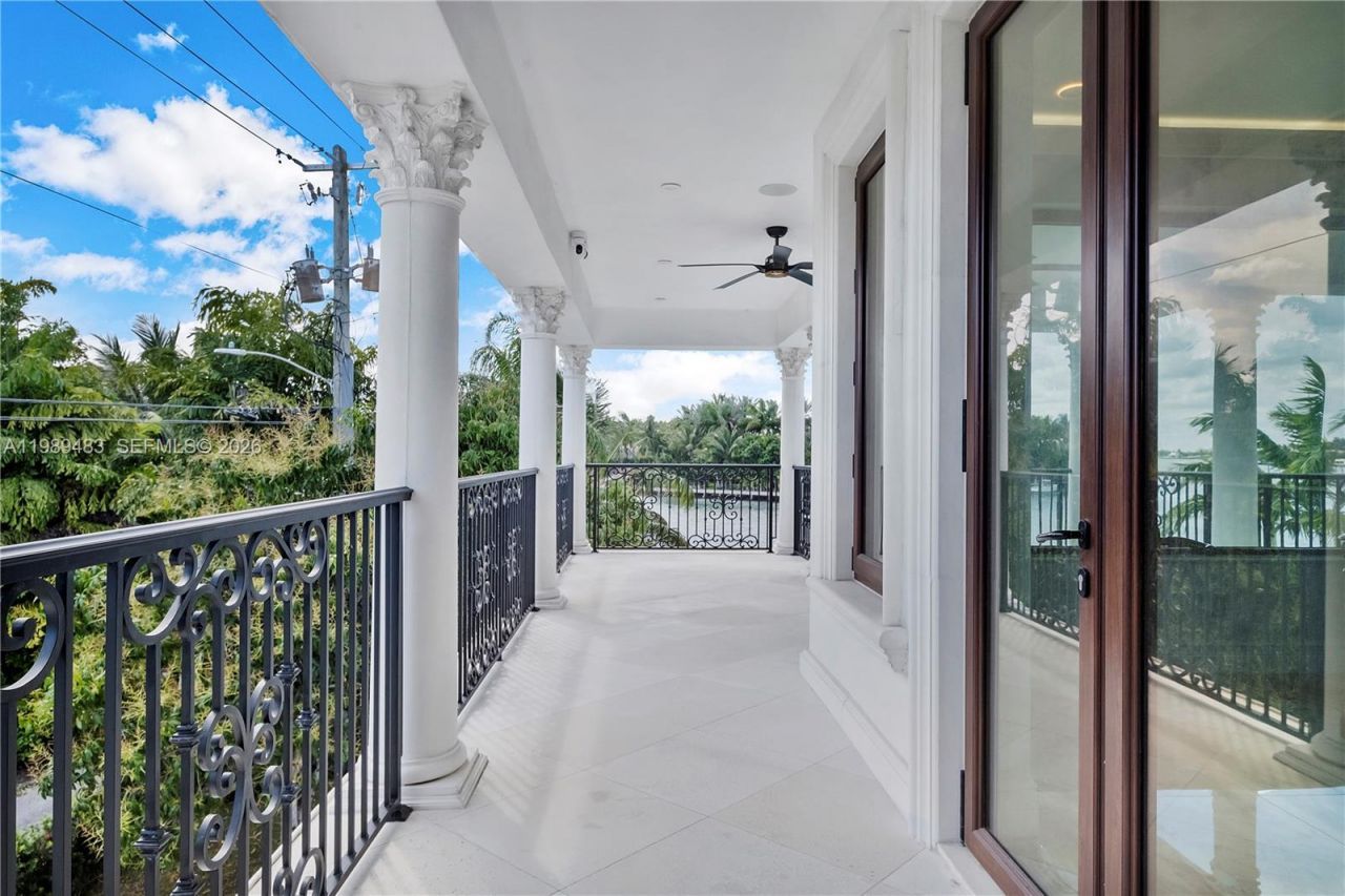 919 92nd St, Surfside, FL 33154 Photo