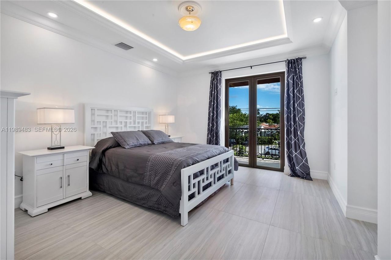 919 92nd St , Surfside, FL 33154 Photo