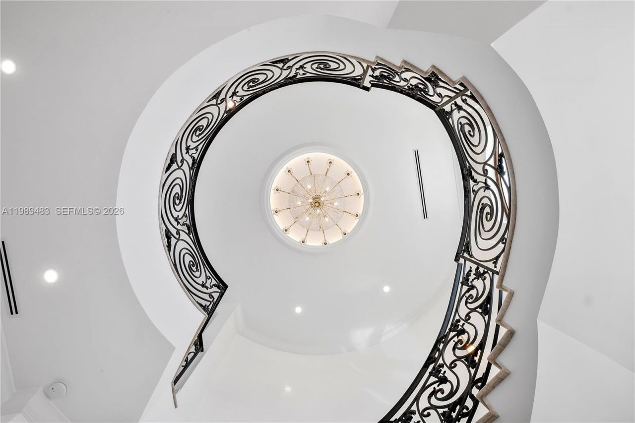 919 92nd St, Surfside, FL 33154 Photo