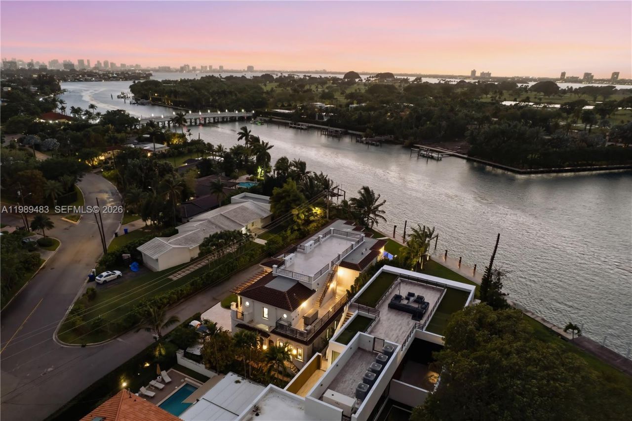 919 92nd St , Surfside, FL 33154 Photo