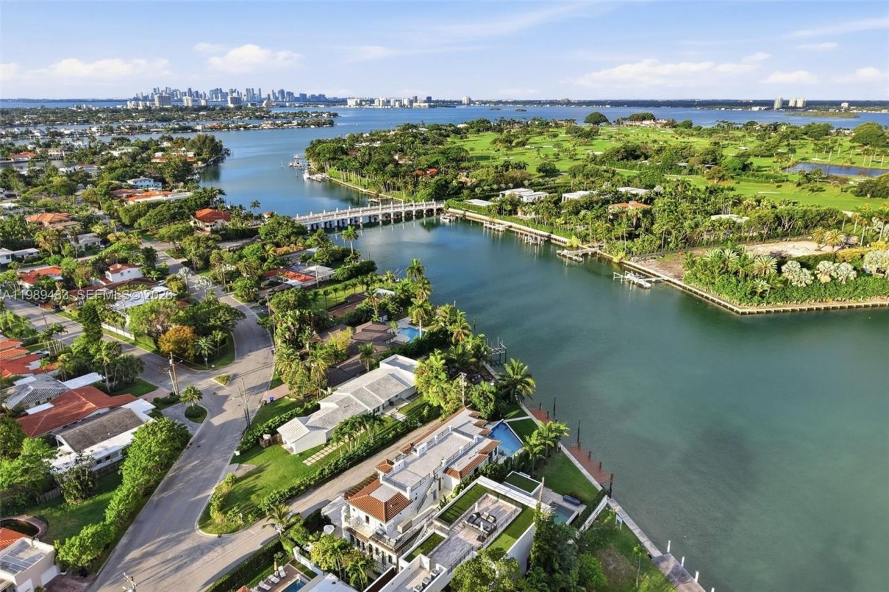 919 92nd St, Surfside, FL 33154 Photo