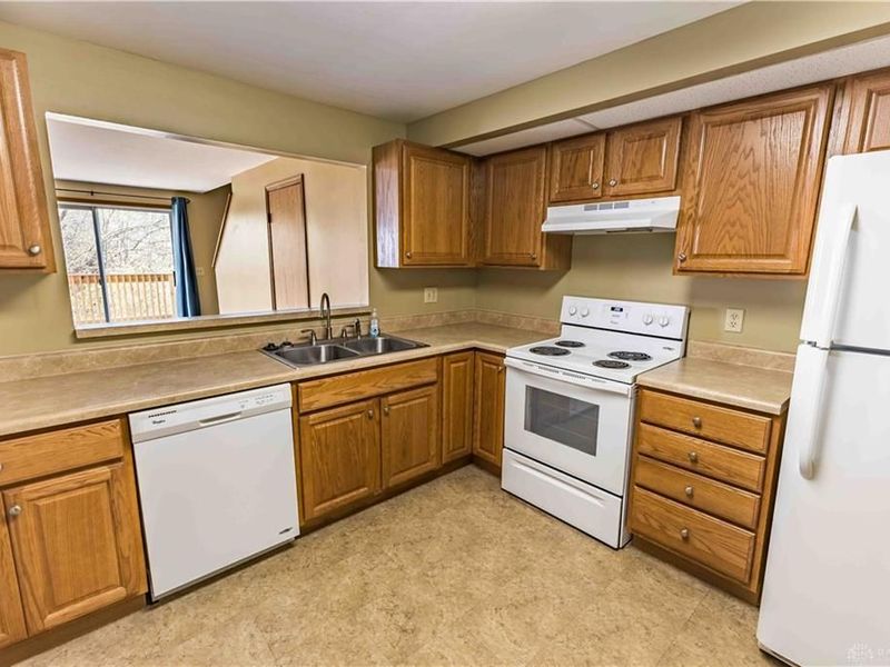 2266 Nutmeg Court, Fairborn, OH 45324 Photo 4