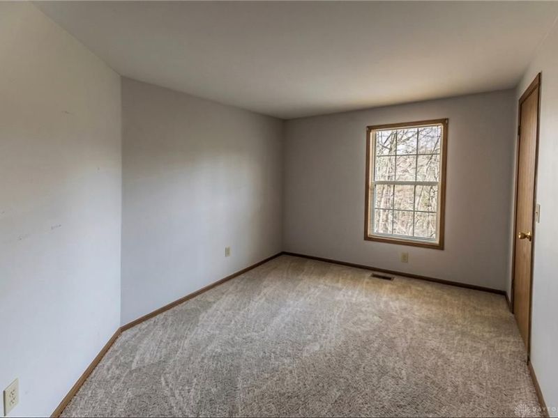 2266 Nutmeg Court, Fairborn, OH 45324 Photo 5