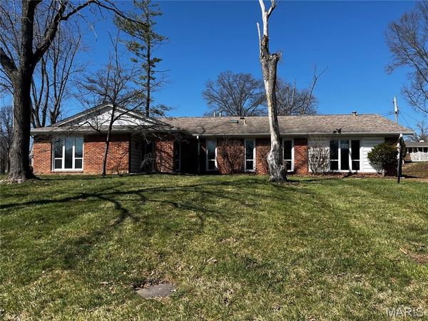 102 Five Meadows Lane, Ballwin, MO 63011