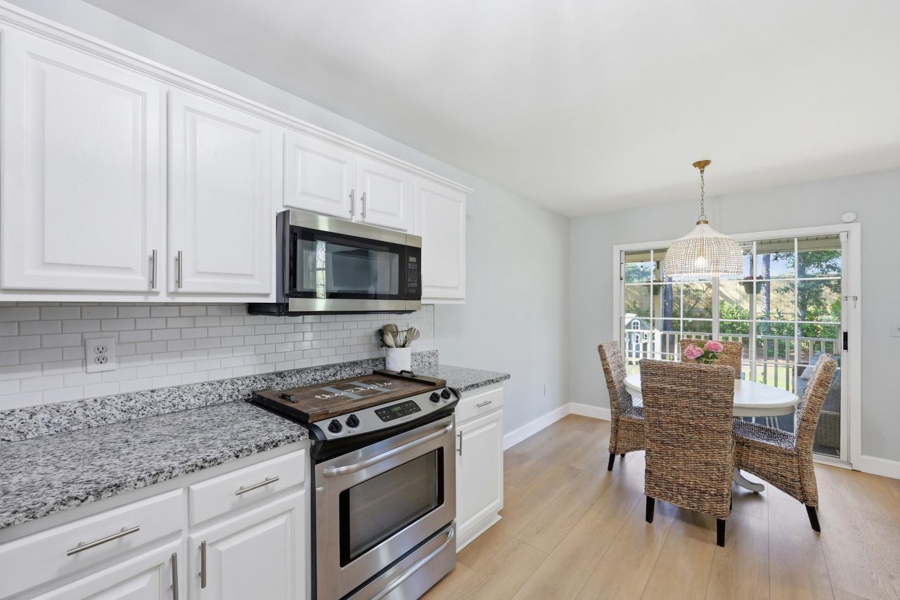 306 Hook Lane Photo 10