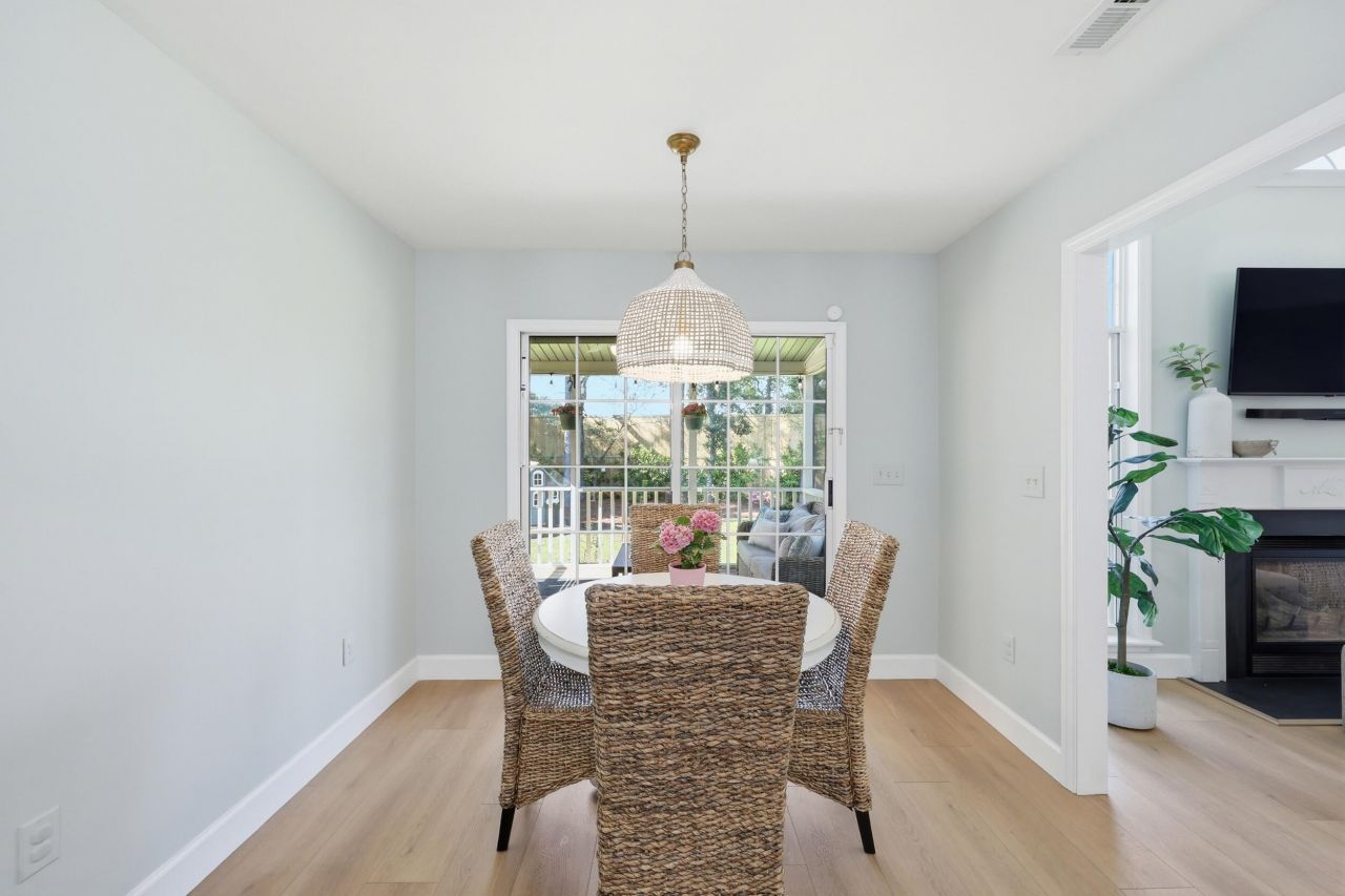 306 Hook Lane Photo 12