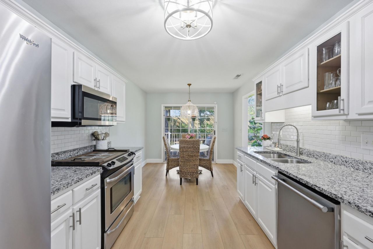 306 Hook Lane Photo 8