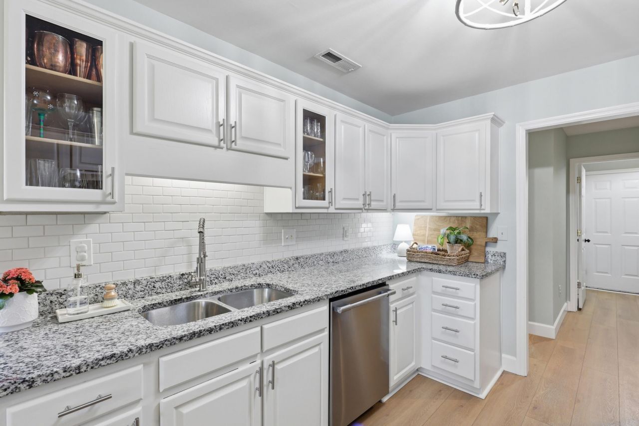 306 Hook Lane Photo 9