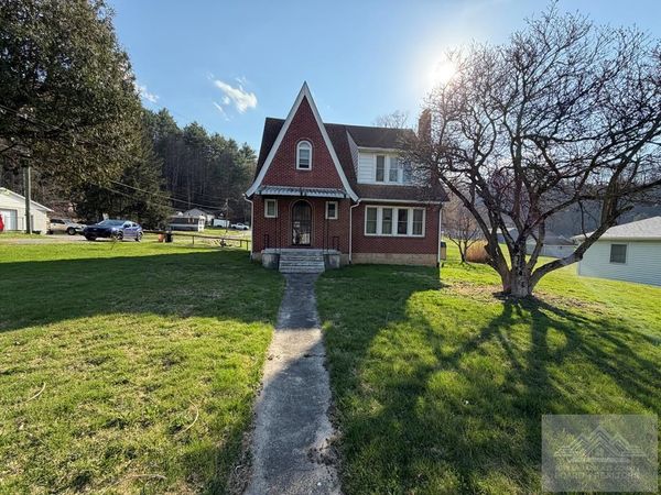 276 Blue Jay Dr, Beaver, WV 25813