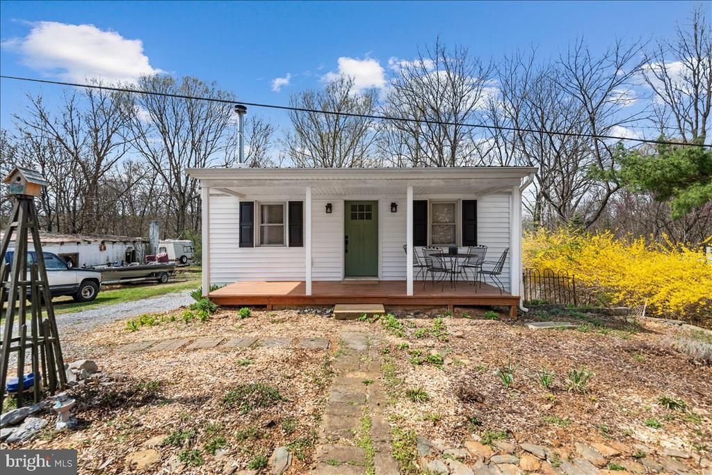 8034 AVIS MILL ROAD, WILLIAMSPORT, MD 21795