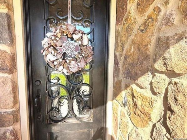 104 Park View, Poth, TX 78147