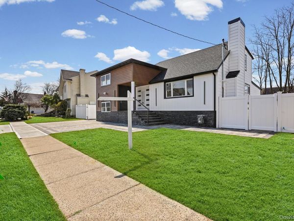 2292 Vassar Place , Merrick, NY 11566