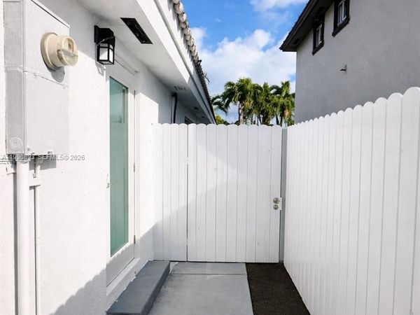 Unit Efficiency, Miami, FL 33177