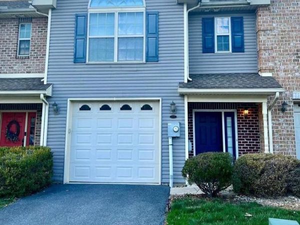 2037 POWELL DRIVE, CHAMBERSBURG, PA 17201