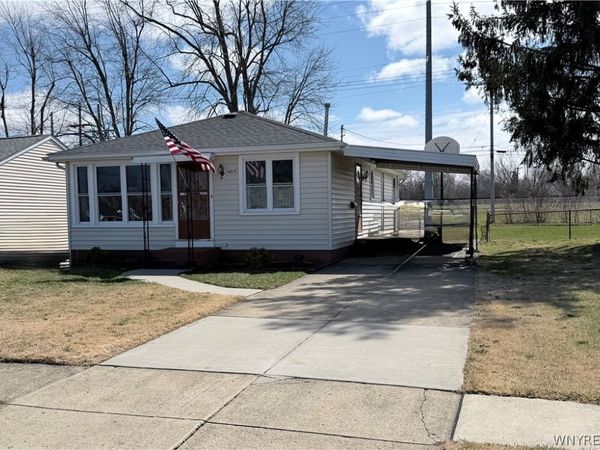 4815 Morgan Pkwy Parkway, Hamburg, NY 14075