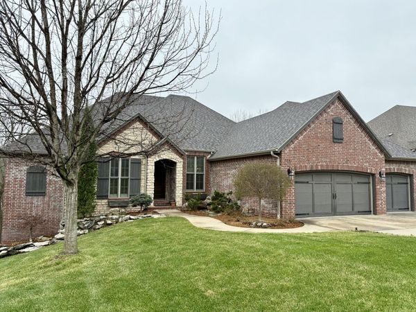 5341 S Woodfield Avenue, Springfield, MO 65810