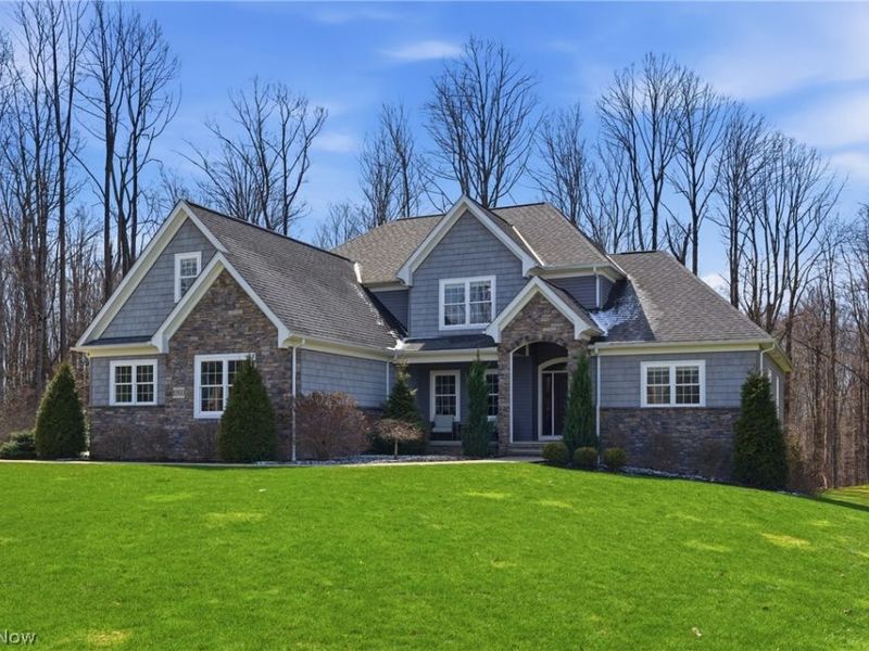 10900 Angela Drive, Kirtland, OH 44094 Photo 2