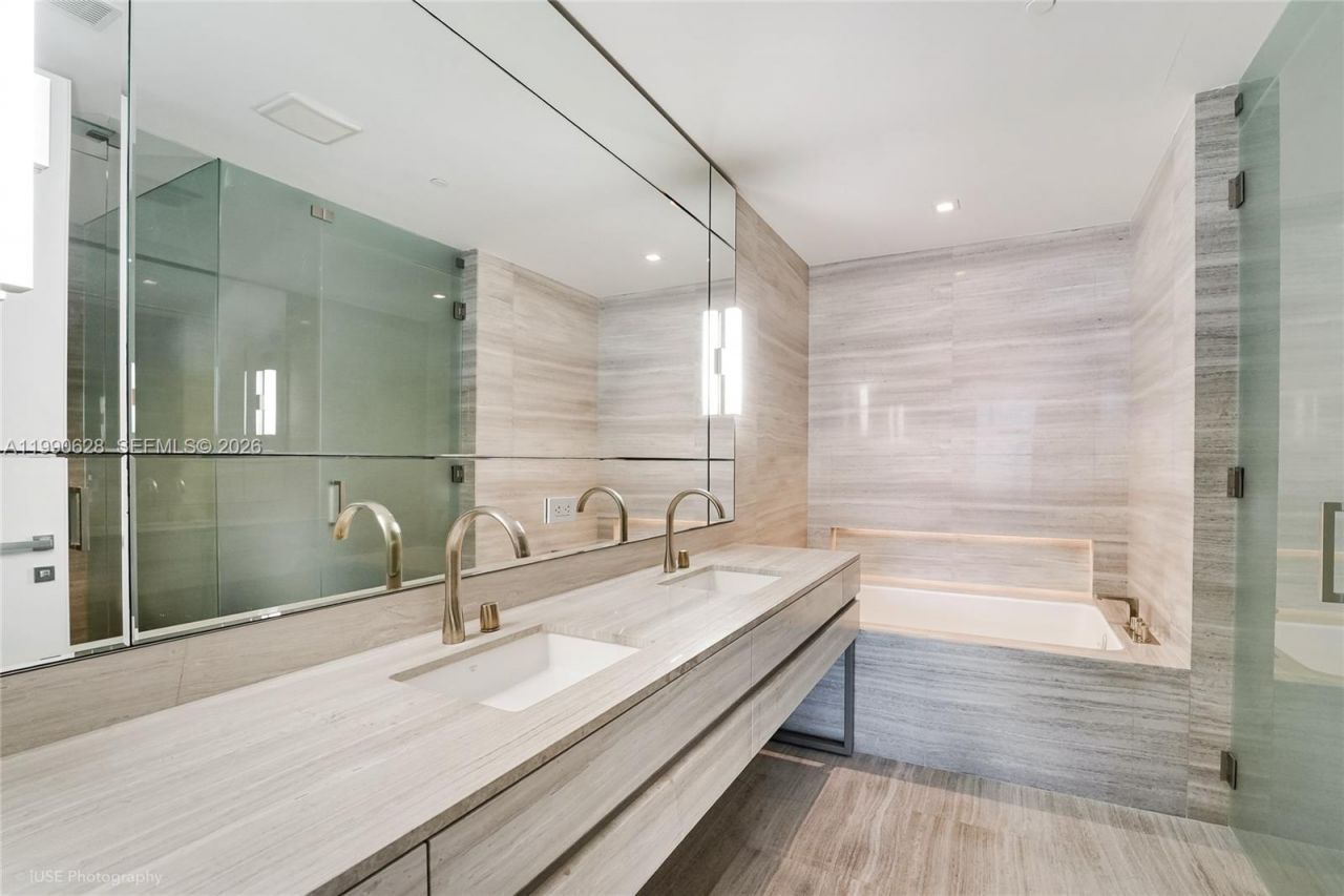 18975 Collins Ave , Unit 5103, Sunny Isles Beach, FL 33160 Photo