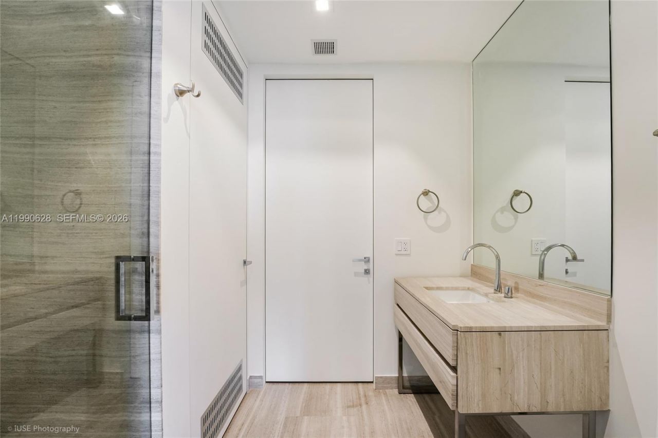 18975 Collins Ave , Unit 5103, Sunny Isles Beach, FL 33160 Photo