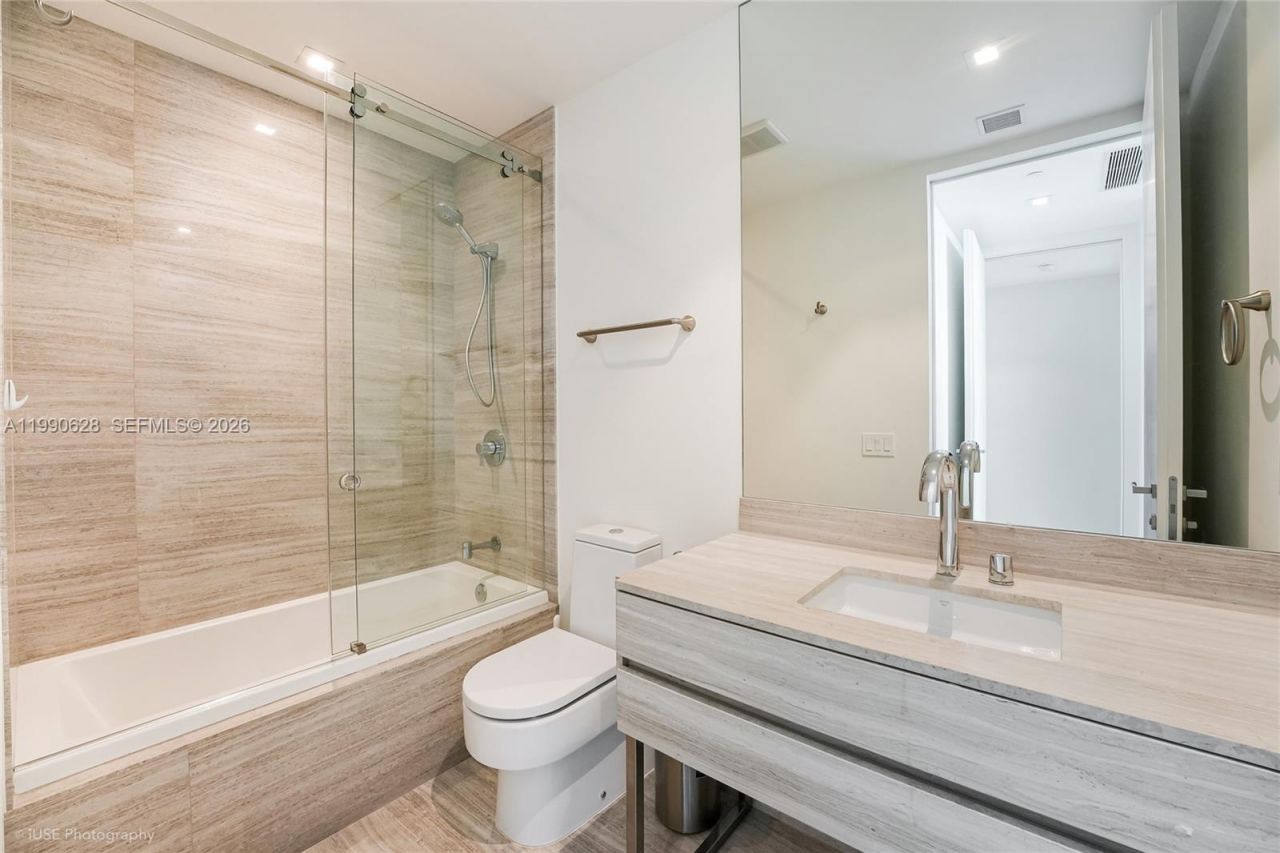 18975 Collins Ave , Unit 5103, Sunny Isles Beach, FL 33160 Photo