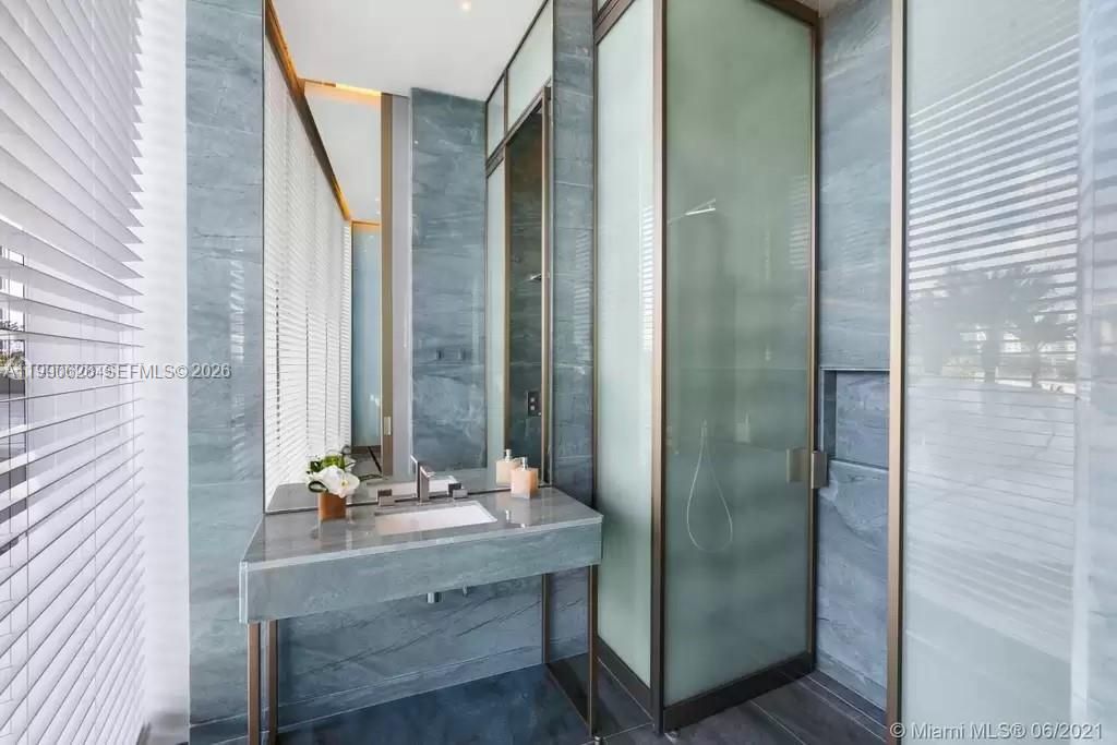 18975 Collins Ave , Unit 5103, Sunny Isles Beach, FL 33160 Photo