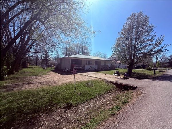 203 Saint George Avenue , Berryville, AR 72616