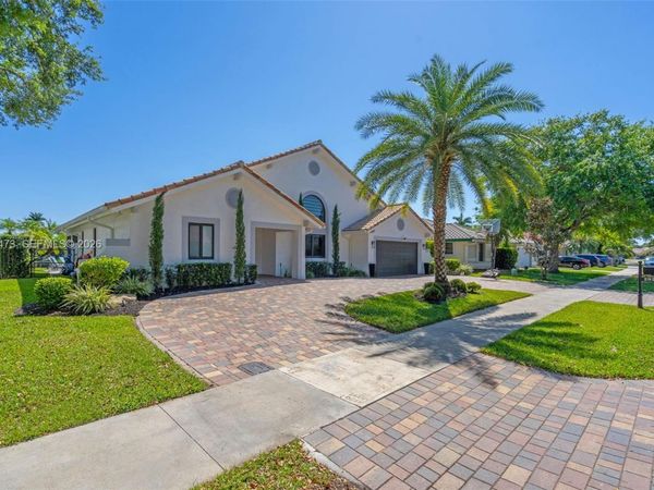 2920 Old Orchard Rd, Davie, FL 33328