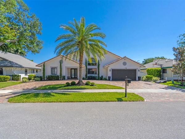 2920 Old Orchard Rd, Davie, FL 33328