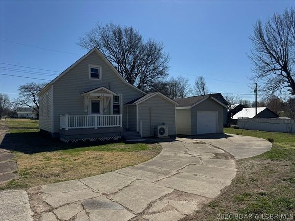 402 E Eickhoff Street, Cole Camp, MO 65325