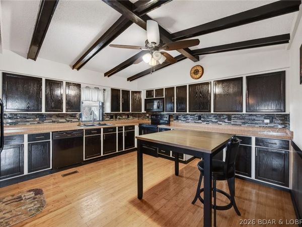 31 Pine Street , Camdenton, MO 65020